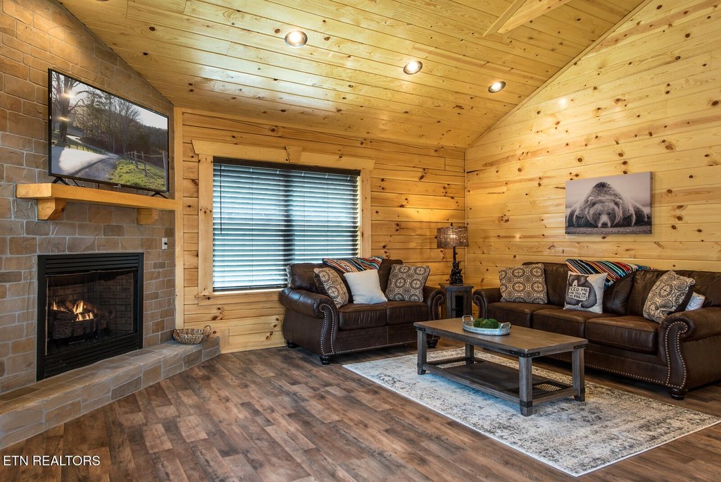 Gatlinburg, Tennessee, 37738, United States, 4 Bedrooms Bedrooms, ,4 BathroomsBathrooms,Residential,Forsale,1910238