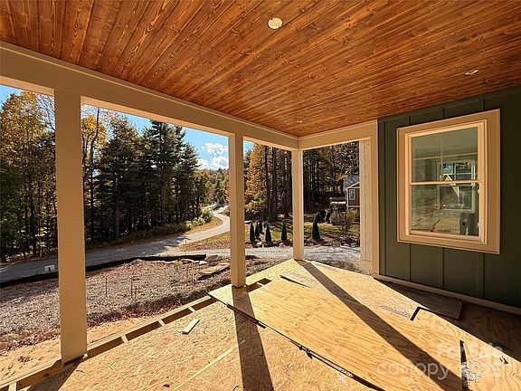 Flat Rock, North Carolina, 28731, United States, 3 Bedrooms Bedrooms, ,2 BathroomsBathrooms,Residential,Forsale,1985996