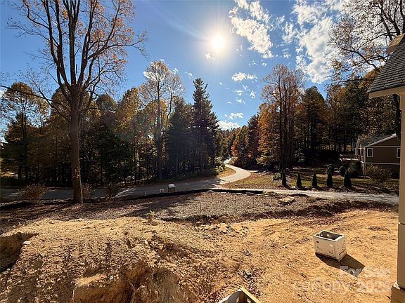 Flat Rock, North Carolina, 28731, United States, 3 Bedrooms Bedrooms, ,2 BathroomsBathrooms,Residential,Forsale,1985996