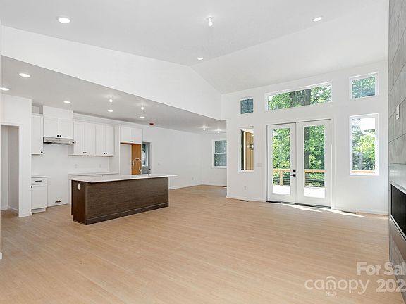 Flat Rock, North Carolina, 28731, United States, 3 Bedrooms Bedrooms, ,2 BathroomsBathrooms,Residential,Forsale,1985997