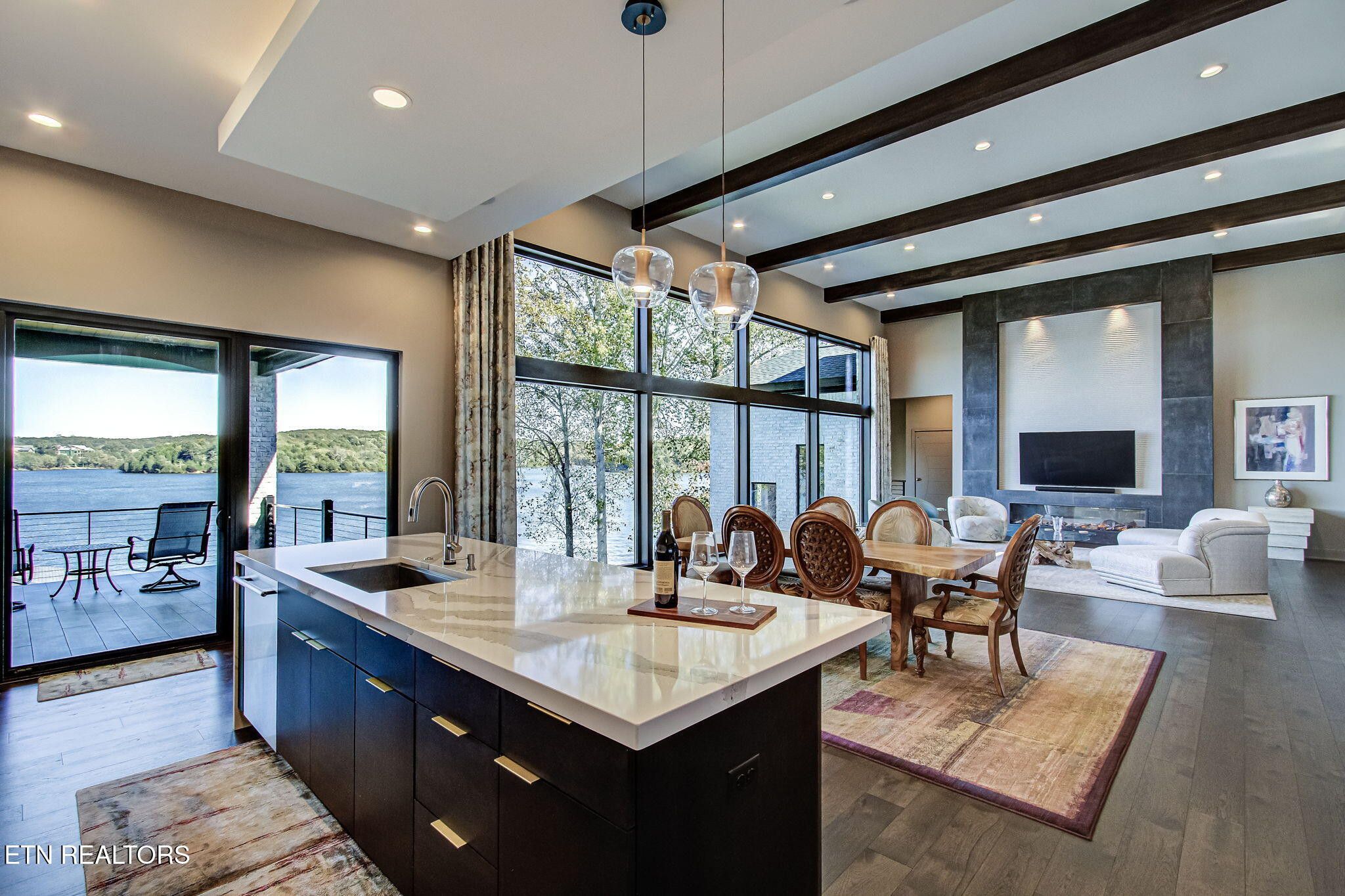 Loudon, Tennessee, 37774, United States, 5 Bedrooms Bedrooms, ,4 BathroomsBathrooms,Residential,Forsale,1973614