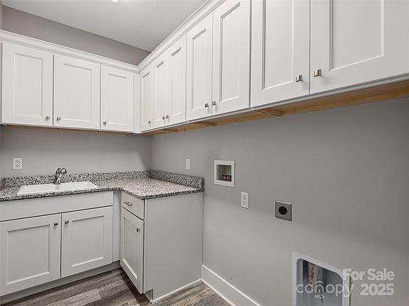 Arden, North Carolina, 28704, United States, 3 Bedrooms Bedrooms, ,3 BathroomsBathrooms,Residential,Forsale,1986019