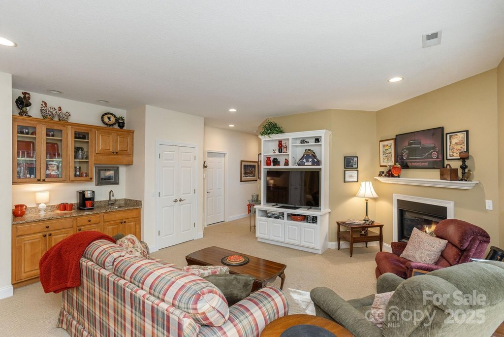 Flat Rock, North Carolina, 28731, United States, 3 Bedrooms Bedrooms, ,2.5 BathroomsBathrooms,Residential,Forsale,2004300