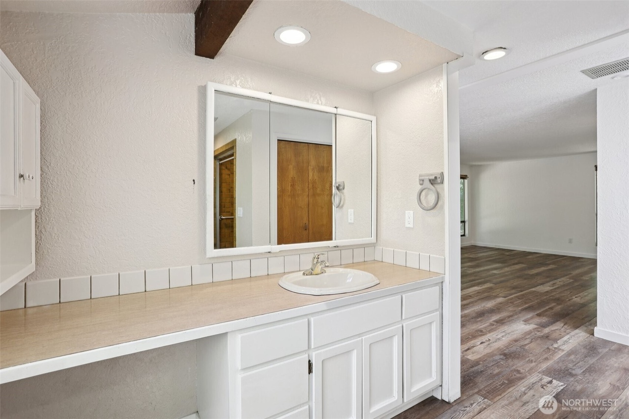 Granite Falls, Washington, 98252, United States, 3 Bedrooms Bedrooms, ,2 BathroomsBathrooms,Residential,Forsale,1990715