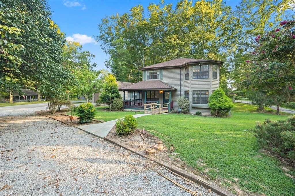 Byrdstown, Tennessee, 38549, United States, 4 Bedrooms Bedrooms, ,2.5 BathroomsBathrooms,Residential,Forsale,1929852