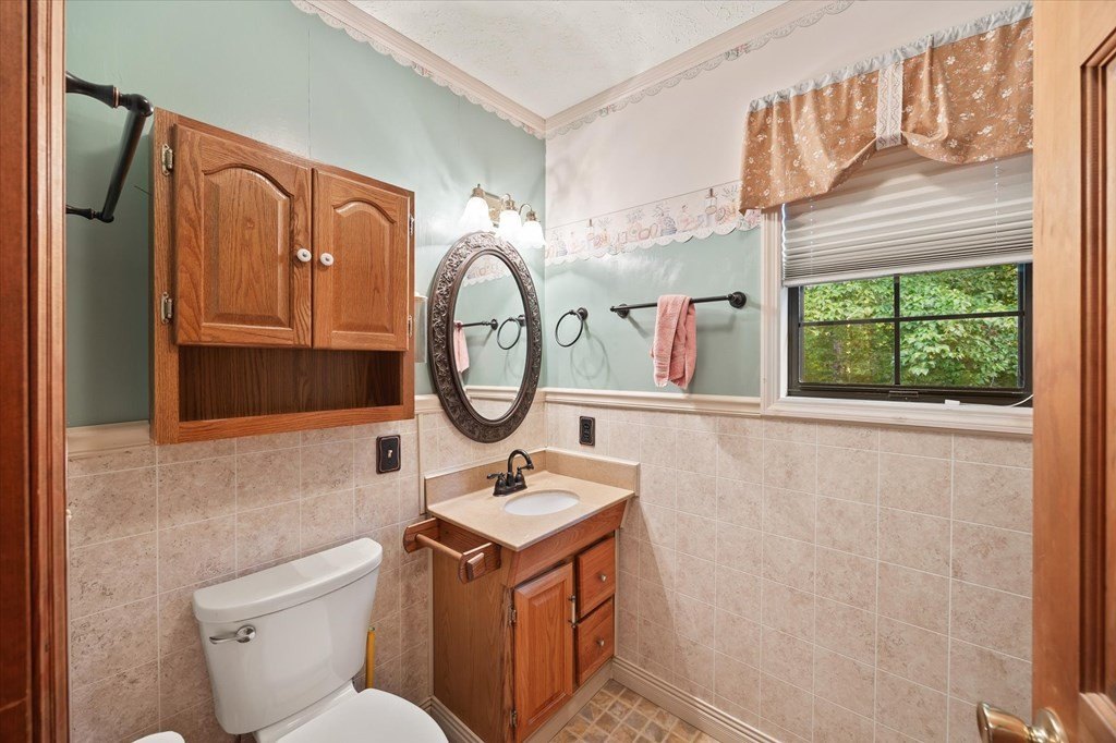 Byrdstown, Tennessee, 38549, United States, 4 Bedrooms Bedrooms, ,2.5 BathroomsBathrooms,Residential,Forsale,1929852