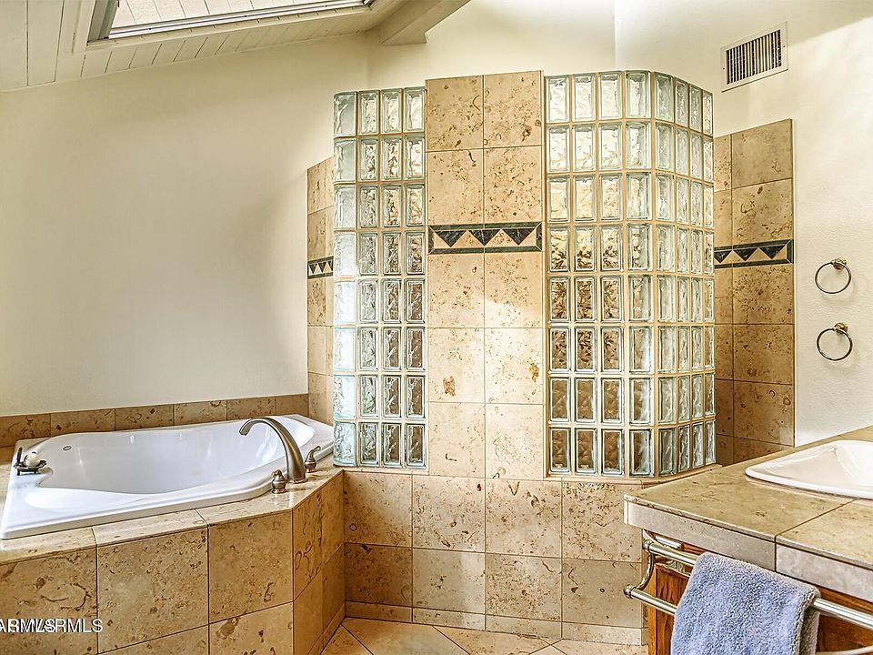 Sedona, Arizona, 86351, United States, 3 Bedrooms Bedrooms, ,2 BathroomsBathrooms,Residential,Forsale,1990074