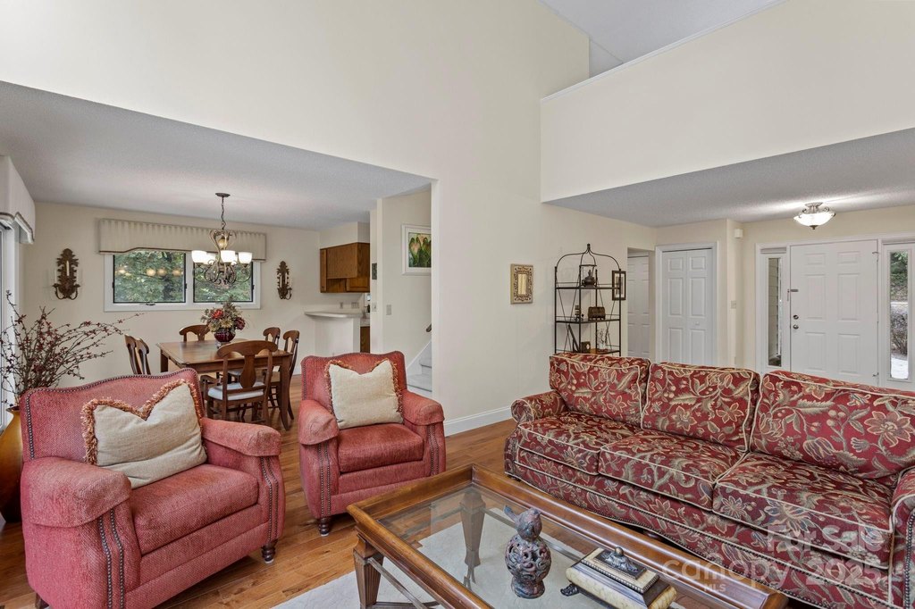 Flat Rock, North Carolina, 28731, United States, 4 Bedrooms Bedrooms, ,4 BathroomsBathrooms,Residential,Forsale,1985994