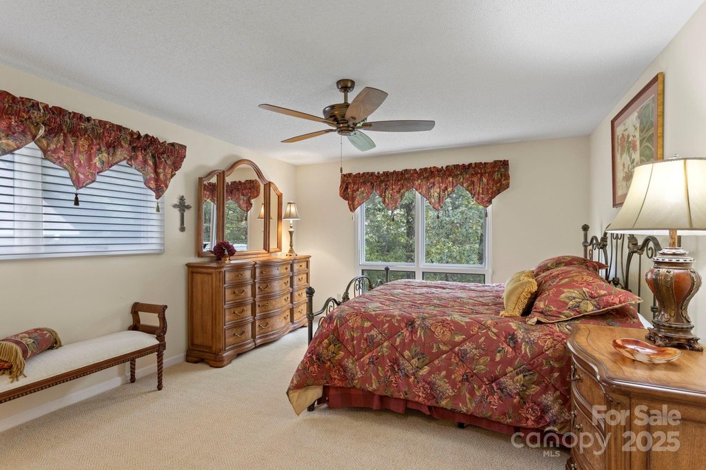 Flat Rock, North Carolina, 28731, United States, 4 Bedrooms Bedrooms, ,4 BathroomsBathrooms,Residential,Forsale,1985994