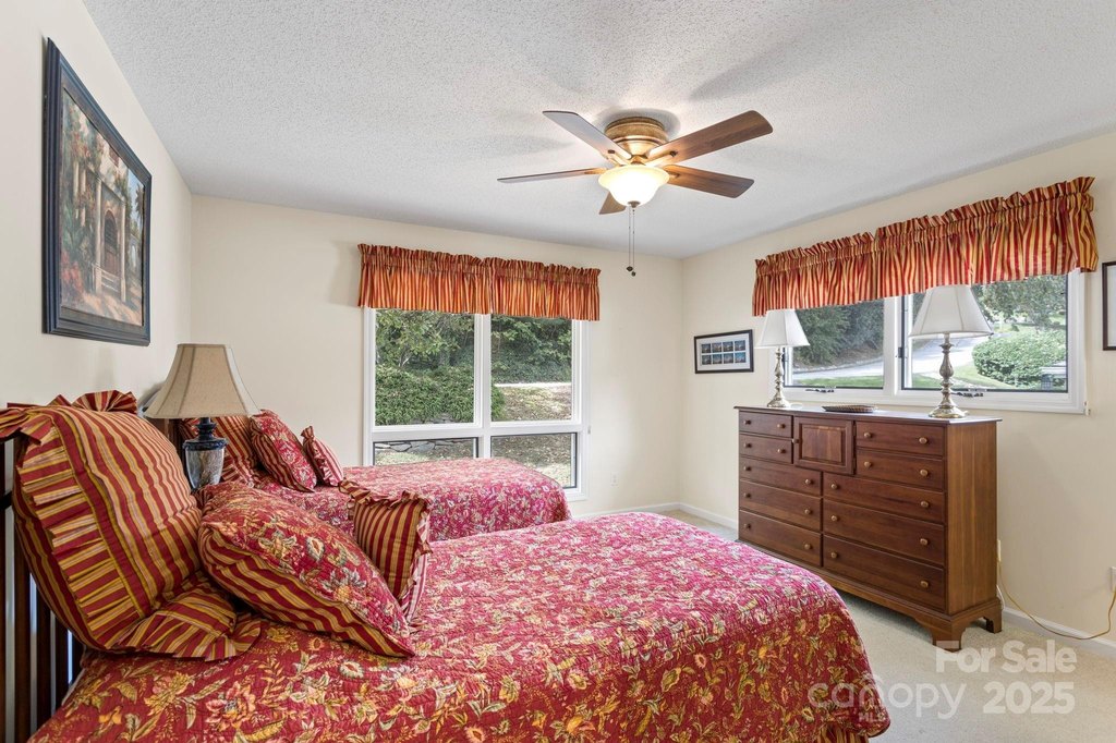 Flat Rock, North Carolina, 28731, United States, 4 Bedrooms Bedrooms, ,4 BathroomsBathrooms,Residential,Forsale,1985994