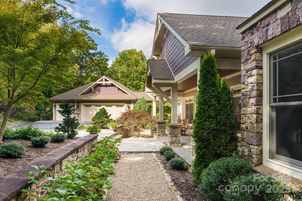 Flat Rock, North Carolina, 28731, United States, 3 Bedrooms Bedrooms, ,3.5 BathroomsBathrooms,Residential,Forsale,1985992