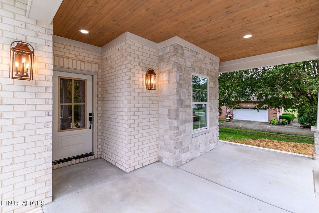 Clinton, Tennessee, 37716, United States, 3 Bedrooms Bedrooms, ,2 BathroomsBathrooms,Residential,Forsale,1999453