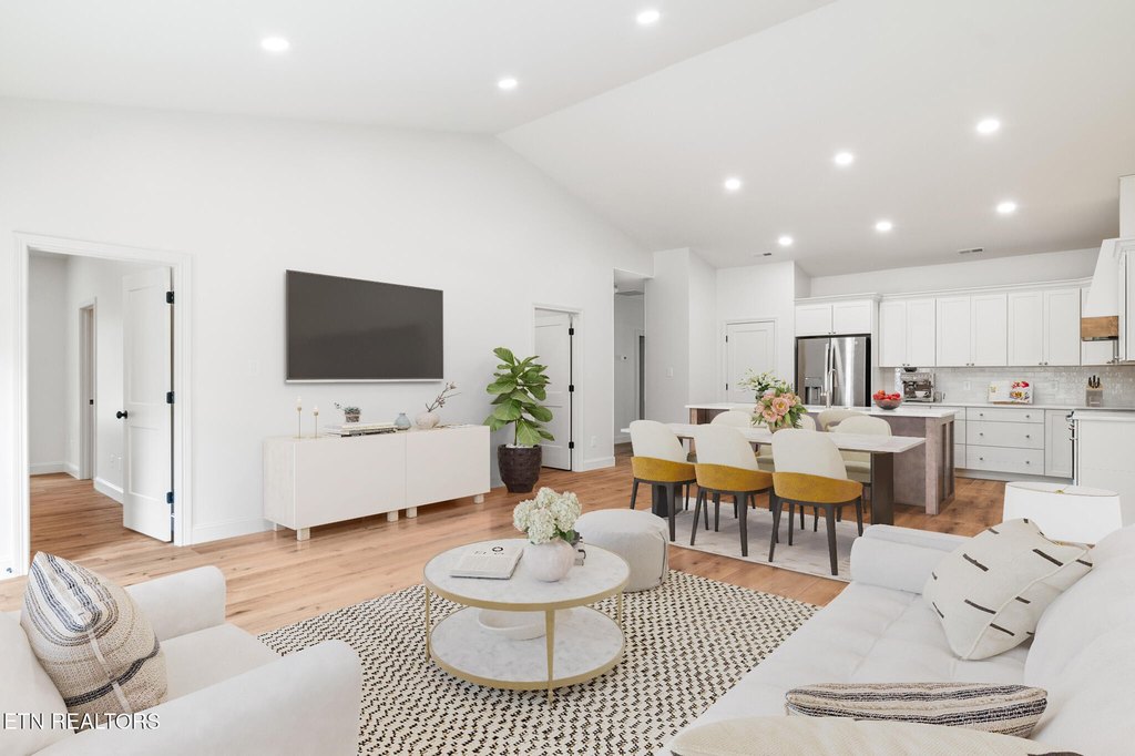 Clinton, Tennessee, 37716, United States, 3 Bedrooms Bedrooms, ,2 BathroomsBathrooms,Residential,Forsale,1999453