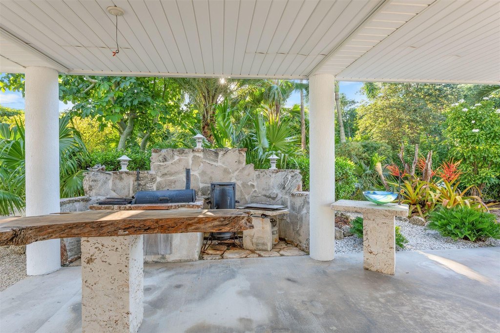 MARATHON, Florida, 33050, United States, 3 Bedrooms Bedrooms, ,2 BathroomsBathrooms,Residential,Forsale,2004343