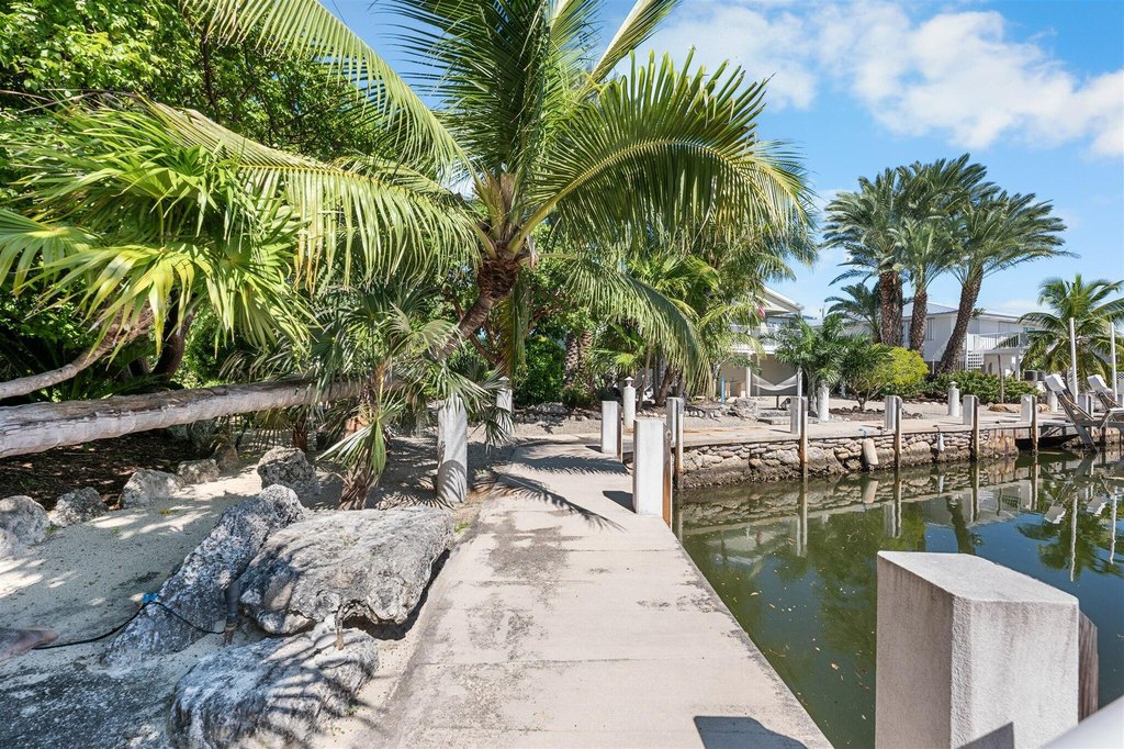 MARATHON, Florida, 33050, United States, 3 Bedrooms Bedrooms, ,2 BathroomsBathrooms,Residential,Forsale,2004343