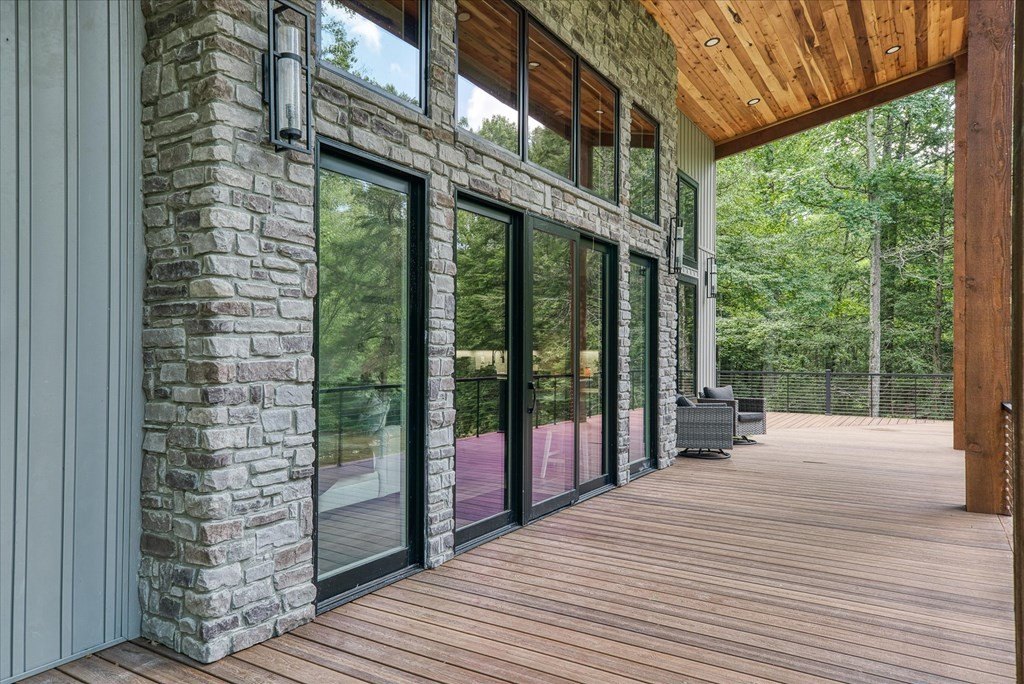 Byrdstown, Tennessee, 38549, United States, 3 Bedrooms Bedrooms, ,4 BathroomsBathrooms,Residential,Forsale,1929851