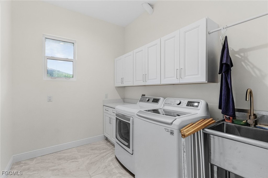 Cape Coral, Florida, 33991, United States, 4 Bedrooms Bedrooms, ,3.5 BathroomsBathrooms,Residential,Forsale,1998629