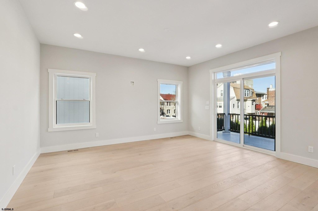 Atlantic City, New Jersey, 08401, United States, 3 Bedrooms Bedrooms, ,2.5 BathroomsBathrooms,Residential,Forsale,2004607