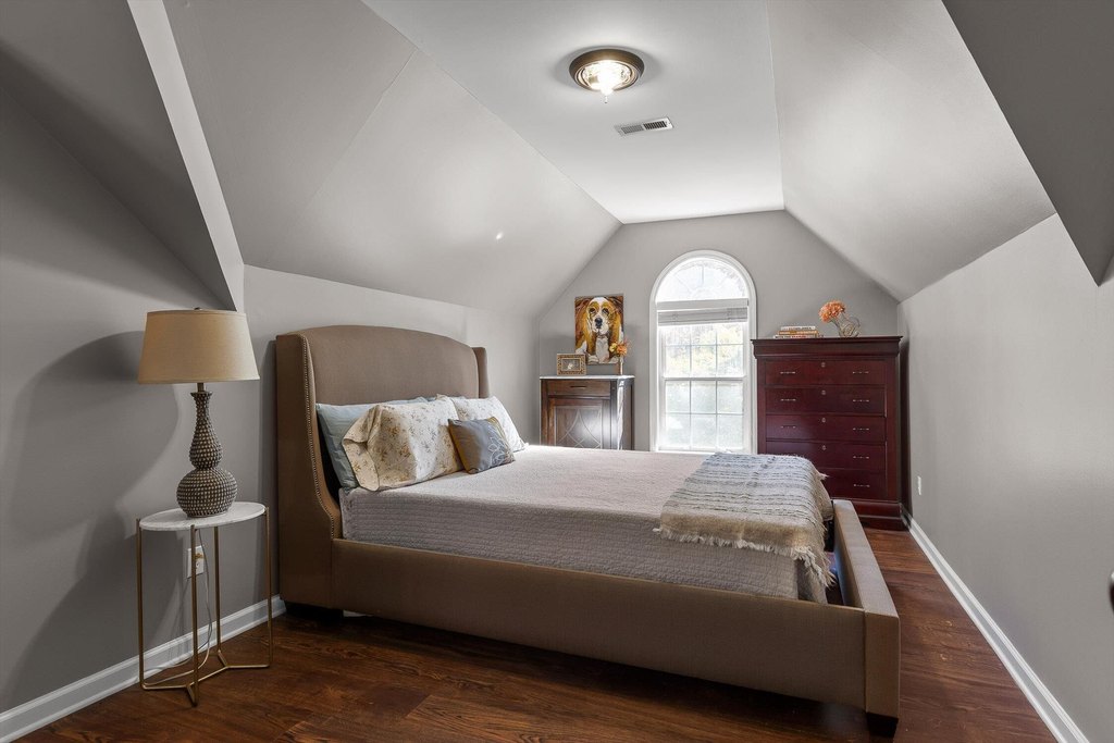 Signal Mountain, Tennessee, 37377, United States, 5 Bedrooms Bedrooms, ,3 BathroomsBathrooms,Residential,Forsale,2004663