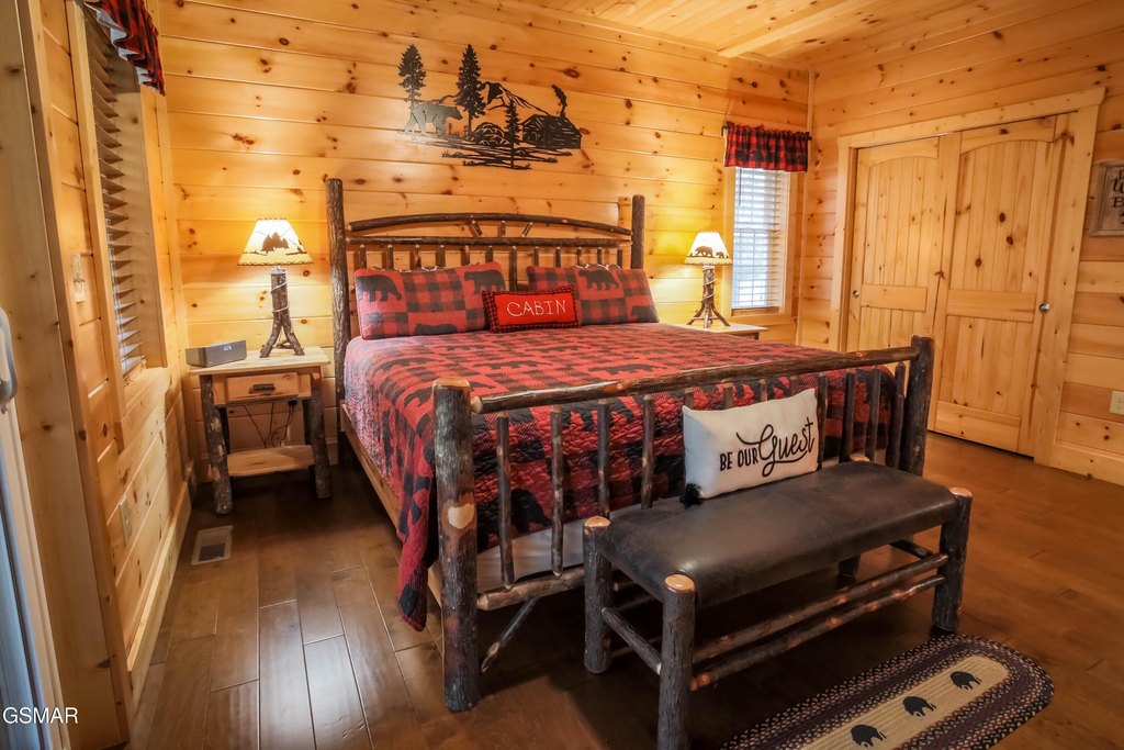 Sevierville, Tennessee, 37862, United States, 2 Bedrooms Bedrooms, ,2.5 BathroomsBathrooms,Residential,Forsale,1999461