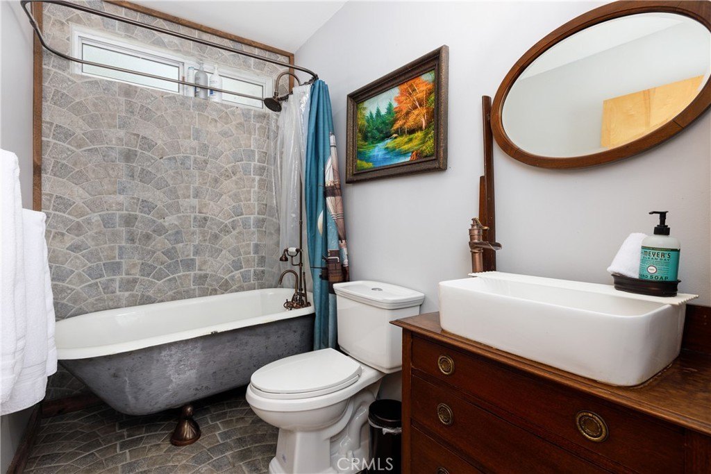 Lake Arrowhead, California, 92352, United States, 3 Bedrooms Bedrooms, ,3 BathroomsBathrooms,Residential,Forsale,1953305