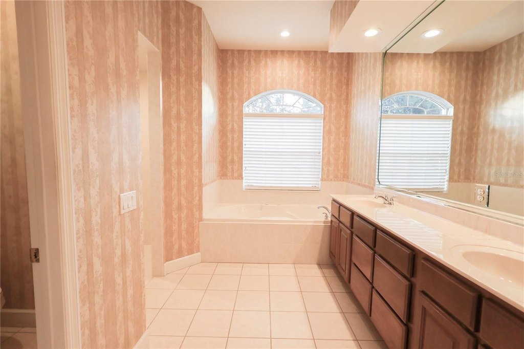 OCALA, Florida, 34471, United States, 3 Bedrooms Bedrooms, ,2.5 BathroomsBathrooms,Residential,Forsale,1994122