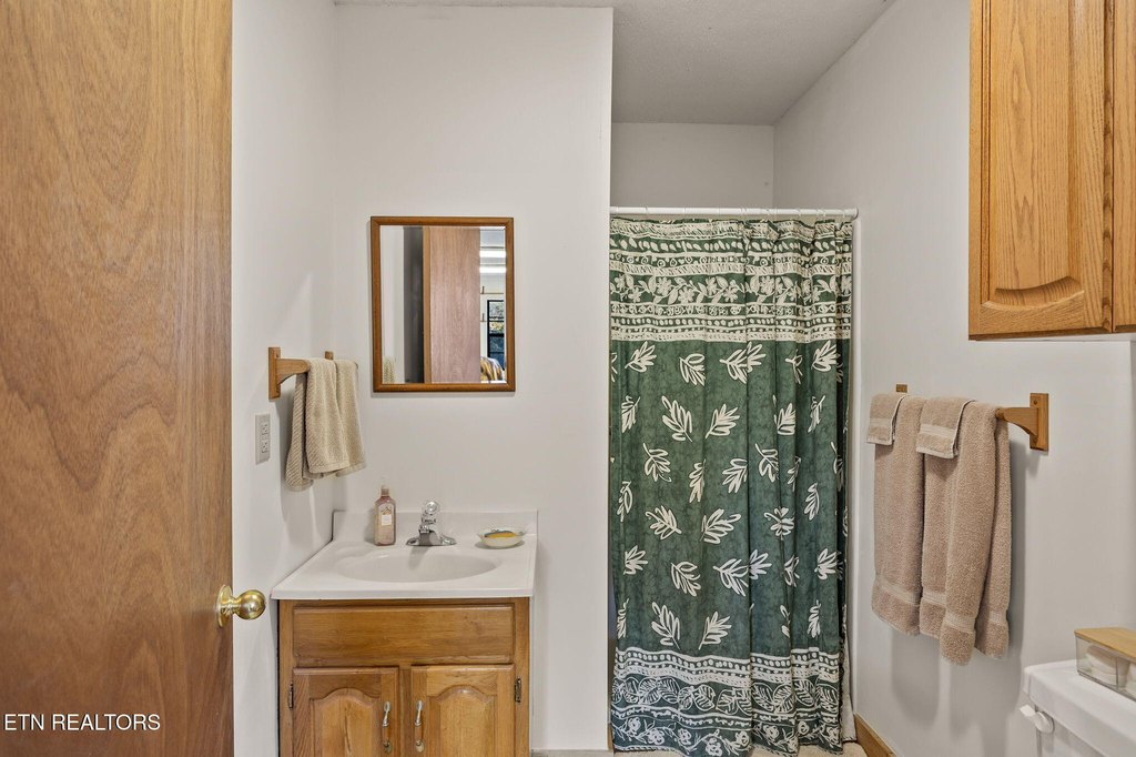 Crossville, Tennessee, 38572, United States, 3 Bedrooms Bedrooms, ,3 BathroomsBathrooms,Residential,Forsale,1996602