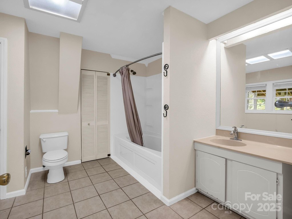 Lake Lure, North Carolina, 28746, United States, 4 Bedrooms Bedrooms, ,3.5 BathroomsBathrooms,Residential,Forsale,2004303