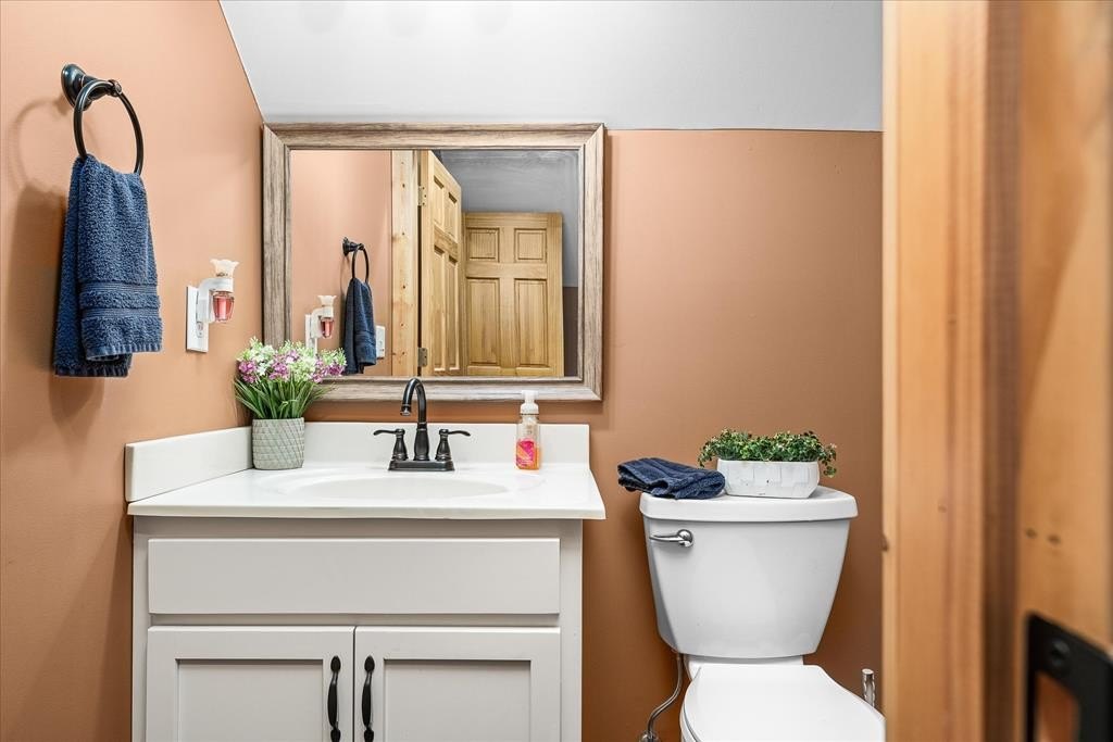 Celina, Tennessee, 38551, United States, 4 Bedrooms Bedrooms, ,2.5 BathroomsBathrooms,Residential,Forsale,1886012