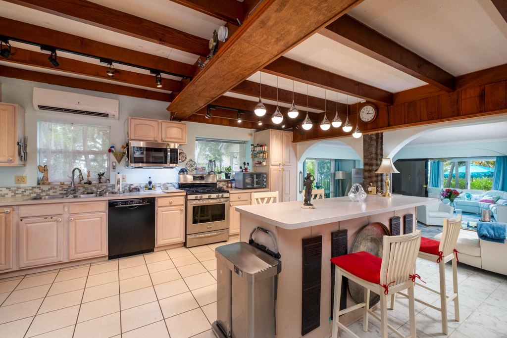 Key Largo, Florida, 33037, United States, 10 Bedrooms Bedrooms, ,9 BathroomsBathrooms,Residential,Forsale,2004337