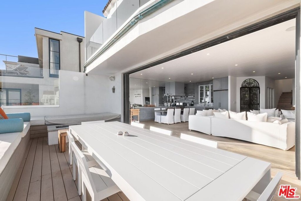 Malibu, California, 90265, United States, 3 Bedrooms Bedrooms, ,2.5 BathroomsBathrooms,Residential,Forsale,2009632