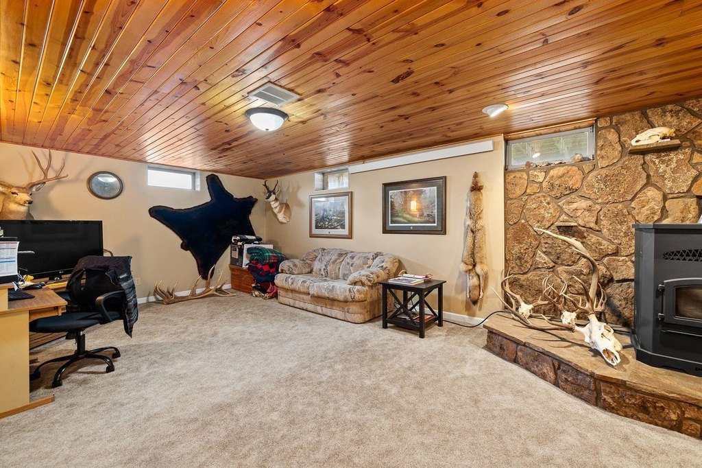 Custer, South Dakota, 57730, United States, 5 Bedrooms Bedrooms, ,2 BathroomsBathrooms,Residential,Forsale,2011080