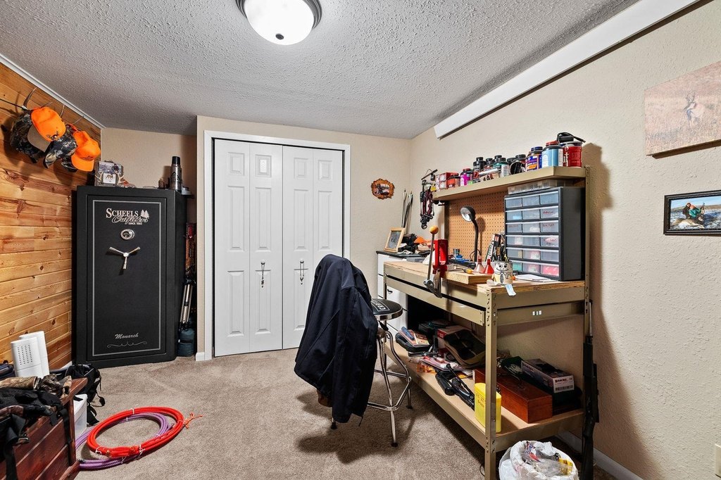 Custer, South Dakota, 57730, United States, 5 Bedrooms Bedrooms, ,2 BathroomsBathrooms,Residential,Forsale,2011080