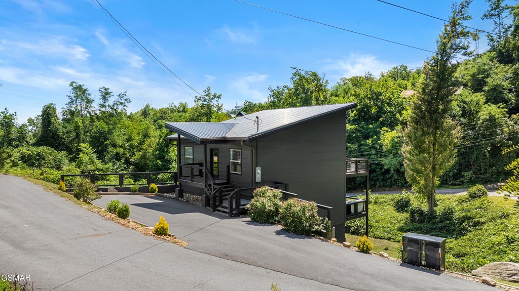 Gatlinburg, Tennessee, 37738, United States, 1 Bedroom Bedrooms, ,2 BathroomsBathrooms,Residential,Forsale,1999465