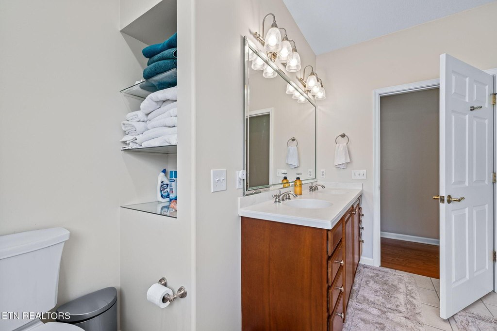 Crossville, Tennessee, 38558, United States, 4 Bedrooms Bedrooms, ,2.5 BathroomsBathrooms,Residential,Forsale,1996605