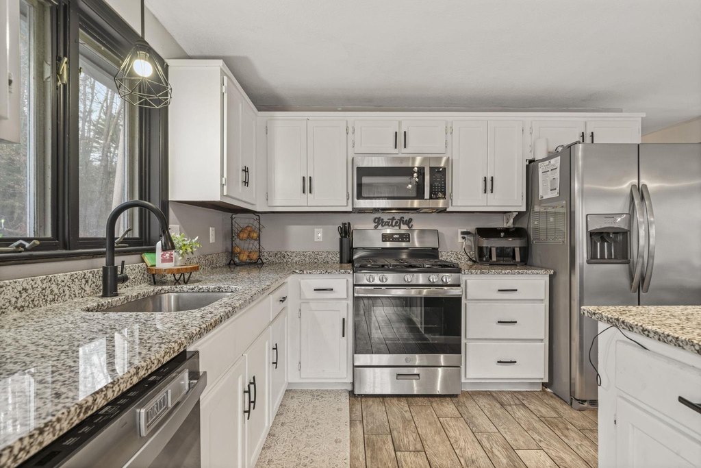 Epping, New Hampshire, 03042, United States, 4 Bedrooms Bedrooms, ,2 BathroomsBathrooms,Residential,Forsale,2004719