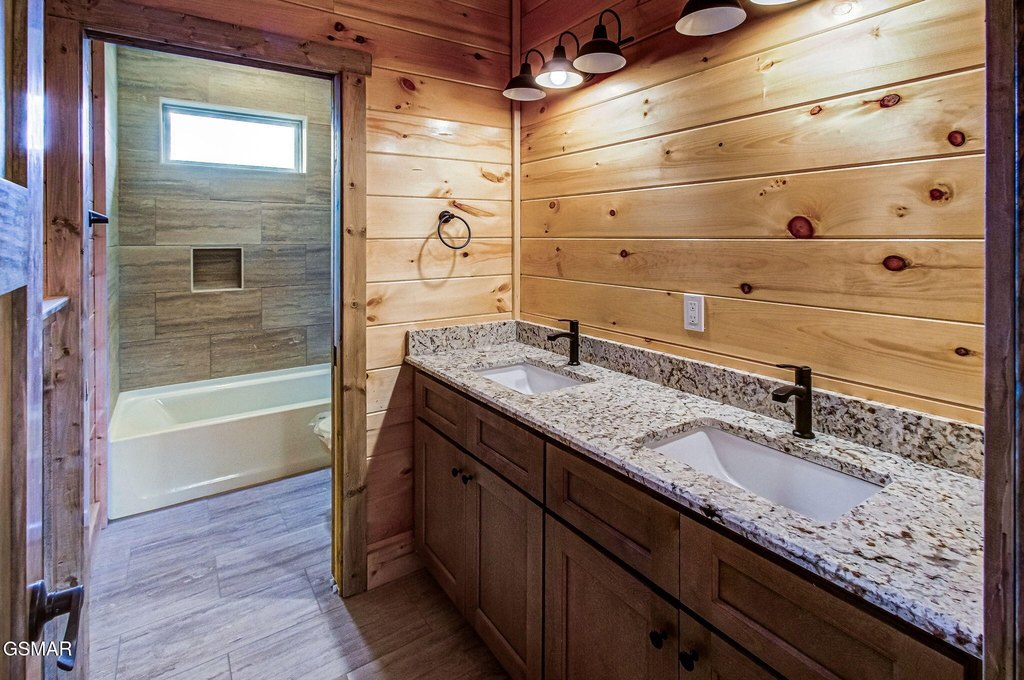 Pigeon Forge, Tennessee, 37862, United States, 3 Bedrooms Bedrooms, ,3.5 BathroomsBathrooms,Residential,Forsale,1999473