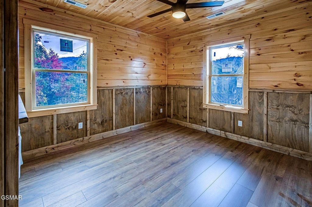 Pigeon Forge, Tennessee, 37862, United States, 3 Bedrooms Bedrooms, ,3.5 BathroomsBathrooms,Residential,Forsale,1999473