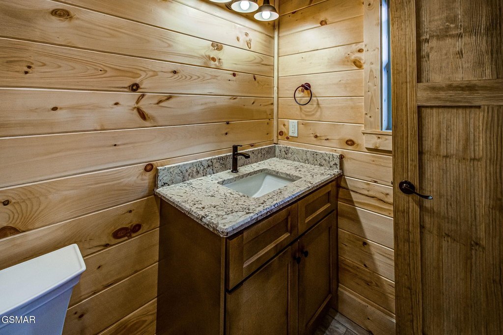 Pigeon Forge, Tennessee, 37862, United States, 3 Bedrooms Bedrooms, ,3.5 BathroomsBathrooms,Residential,Forsale,1999473