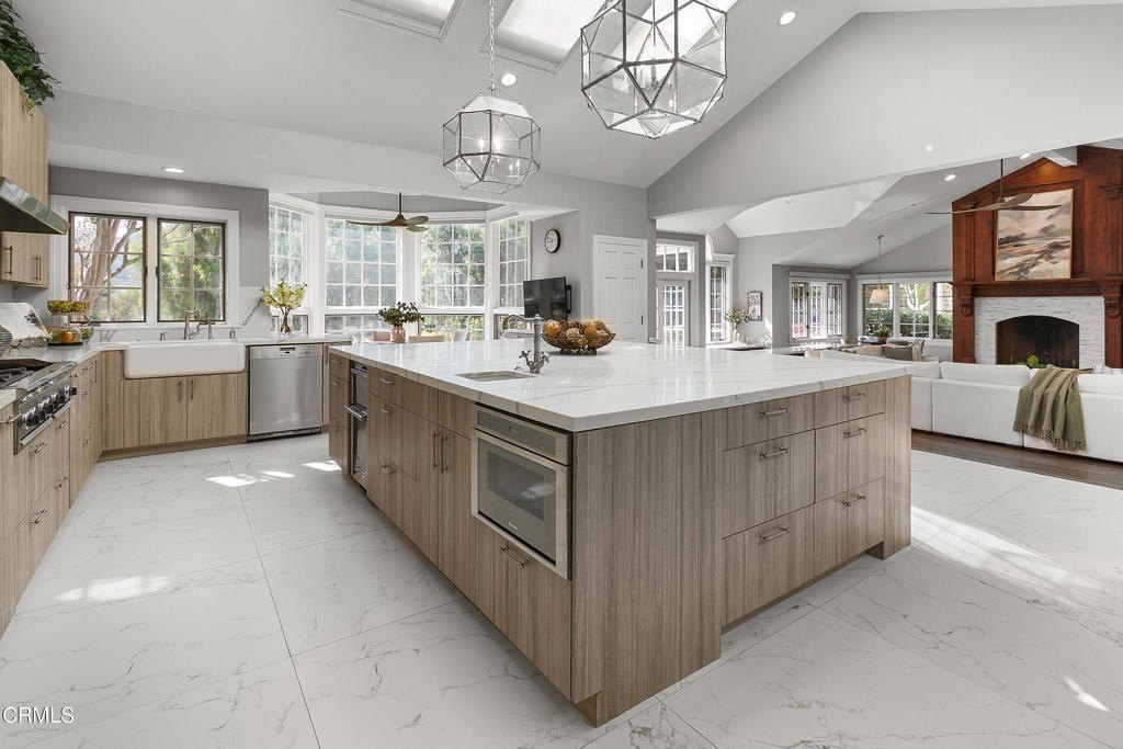 Camarillo, California, 93012, United States, 5 Bedrooms Bedrooms, ,6.5 BathroomsBathrooms,Residential,Forsale,2004523