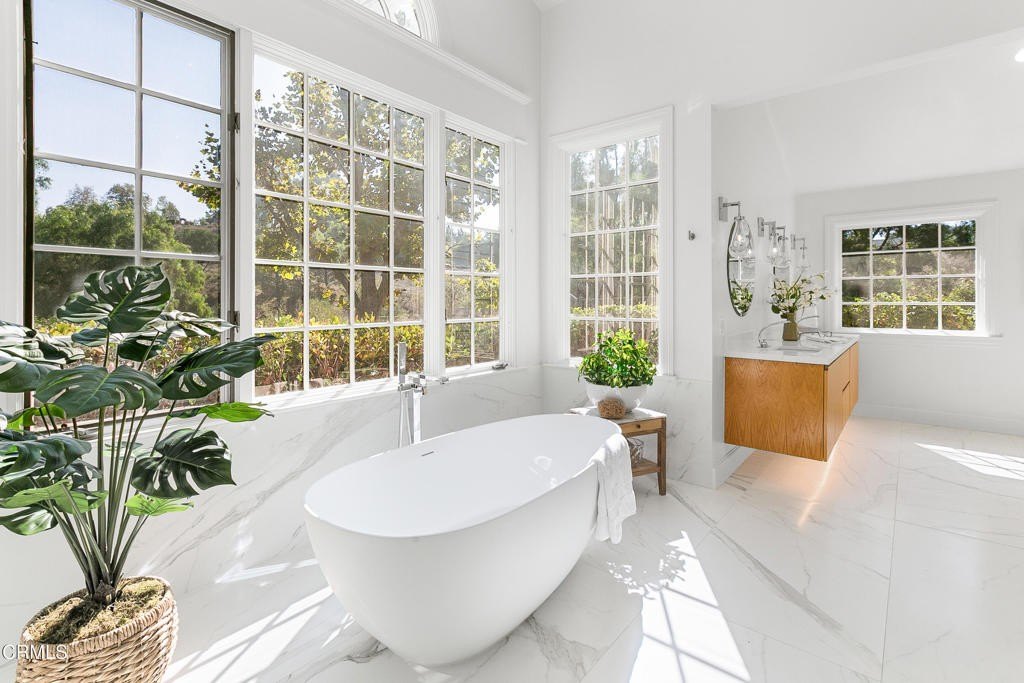 Camarillo, California, 93012, United States, 5 Bedrooms Bedrooms, ,6.5 BathroomsBathrooms,Residential,Forsale,2004523