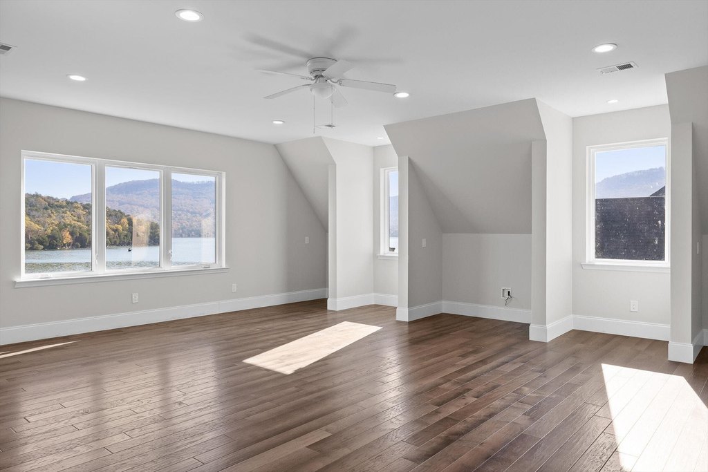 Jasper, Tennessee, 37347, United States, 5 Bedrooms Bedrooms, ,6.5 BathroomsBathrooms,Residential,Forsale,2009602