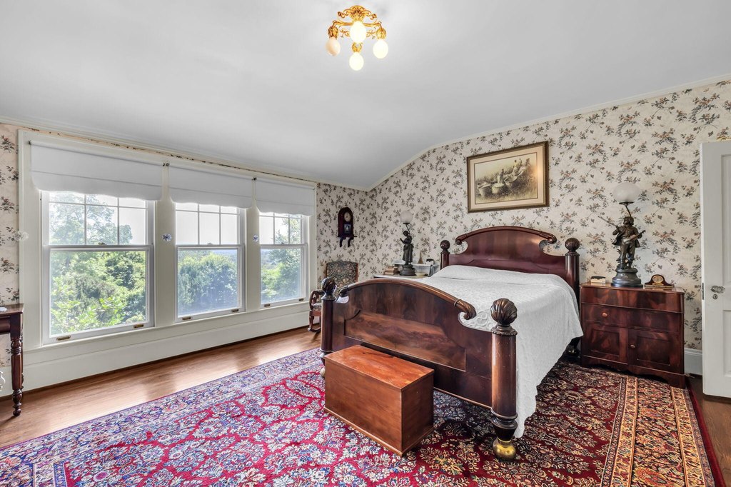 Chattanooga, Tennessee, 37404, United States, 5 Bedrooms Bedrooms, ,4 BathroomsBathrooms,Residential,Forsale,1963589