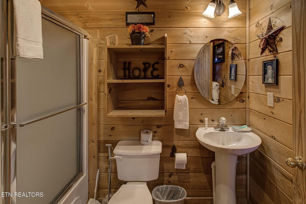 Sevierville, Tennessee, 37862, United States, 1 Bedroom Bedrooms, ,3 BathroomsBathrooms,Residential,Forsale,2012717