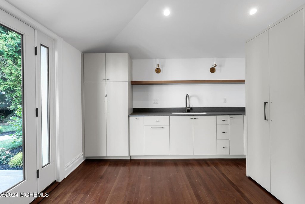 Highlands, New Jersey, 07732, United States, 5 Bedrooms Bedrooms, ,4.5 BathroomsBathrooms,Residential,Forsale,2008381