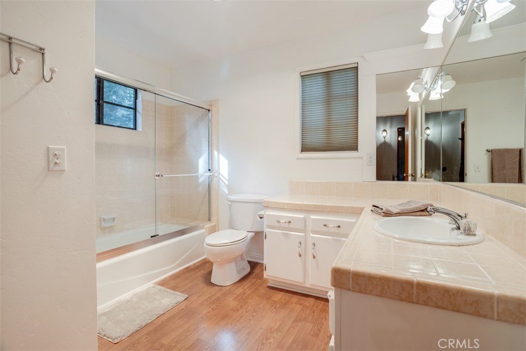 Lake Arrowhead, California, 92352, United States, 5 Bedrooms Bedrooms, ,3.5 BathroomsBathrooms,Residential,Forsale,1953304