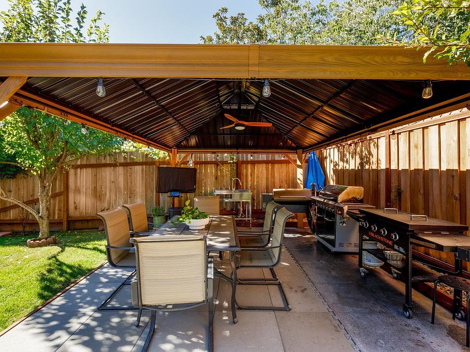 Santa Rosa, California, 95401, United States, 4 Bedrooms Bedrooms, ,3 BathroomsBathrooms,Residential,Forsale,1999291