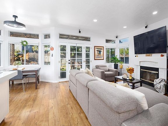 Santa Rosa, California, 95401, United States, 4 Bedrooms Bedrooms, ,3 BathroomsBathrooms,Residential,Forsale,1999291