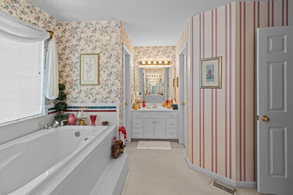 Dayton, Tennessee, 37321, United States, 3 Bedrooms Bedrooms, ,3.5 BathroomsBathrooms,Residential,Forsale,2009591