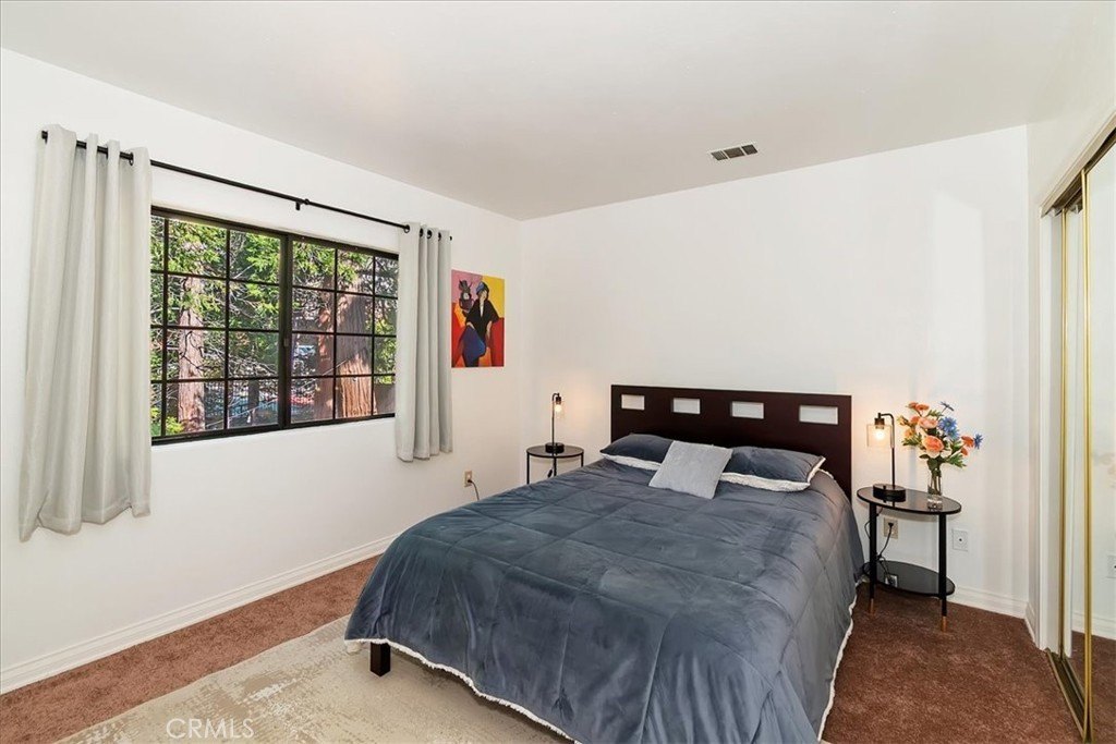 Lake Arrowhead, California, 92352, United States, 4 Bedrooms Bedrooms, ,3 BathroomsBathrooms,Residential,Forsale,2004860